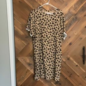 Crown & Ivy sweat shirt dress - leopard print.